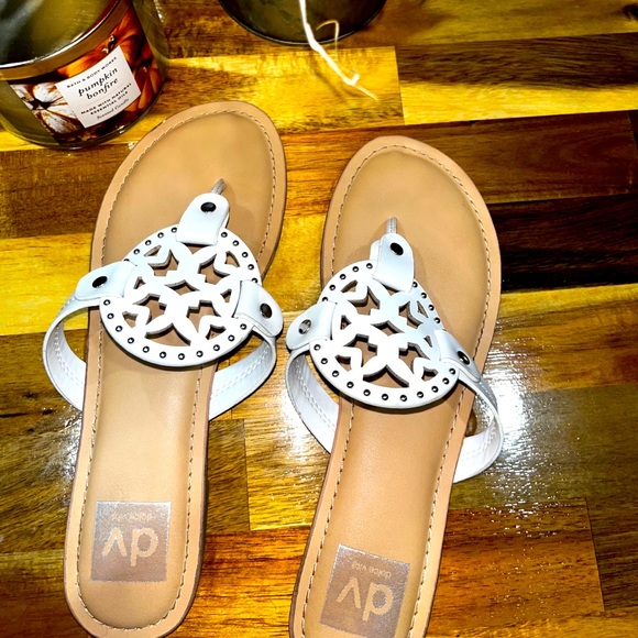 Dolce Vida sandals!•• - Picture 3 of 3